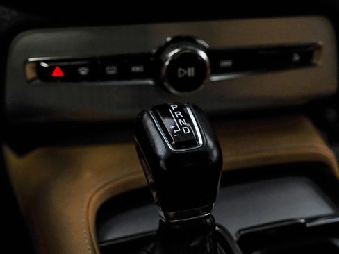 Used 2017 Volvo XC90 T6 Momentum w/ Vision Package image 21