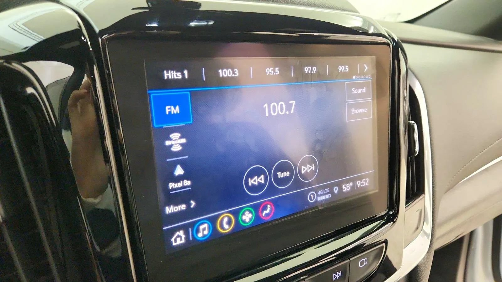 Used 2023 Chevrolet Traverse LT FWD image 19