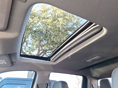 Used 2021 Chevrolet Silverado 1500 LTZ image 31