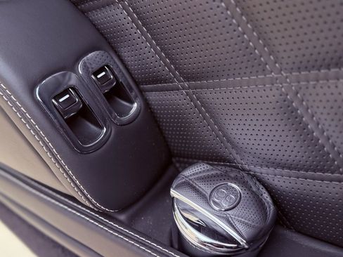 Used 2014 Bentley Mulsanne image 25