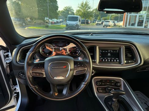 Used 2022 Dodge Challenger GT image 18