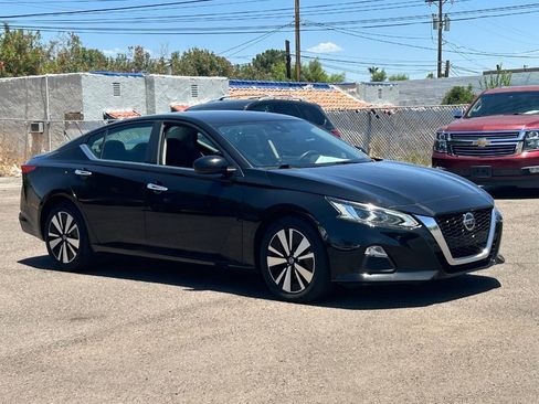 Used 2022 Nissan Altima 2.5 SV FWD image 1