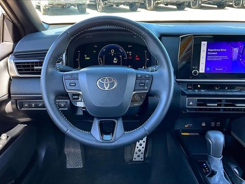 Certified 2025 Toyota Camry SE w/ Convenience Package image 6