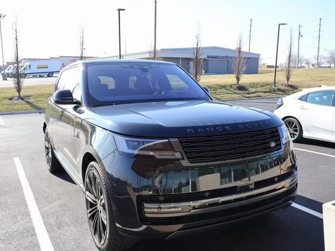 Used 2023 Land Rover Range Rover SE image 4