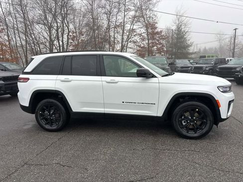 New 2026 Jeep Grand Cherokee Altitude AWD/4WD image 2
