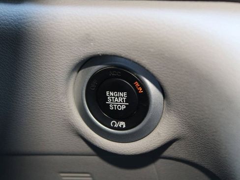 Used 2023 Chrysler Pacifica Touring-L FWD image 27