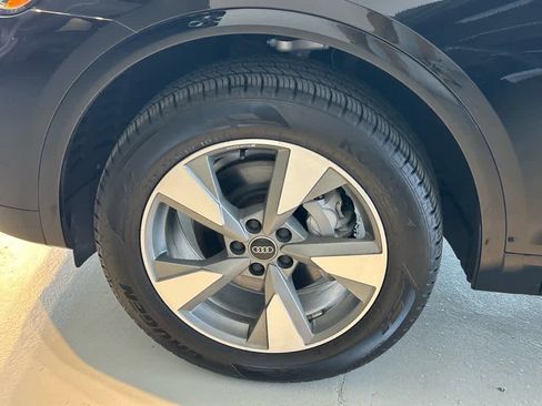 Certified 2025 Audi Q5 2.0T Premium image 8