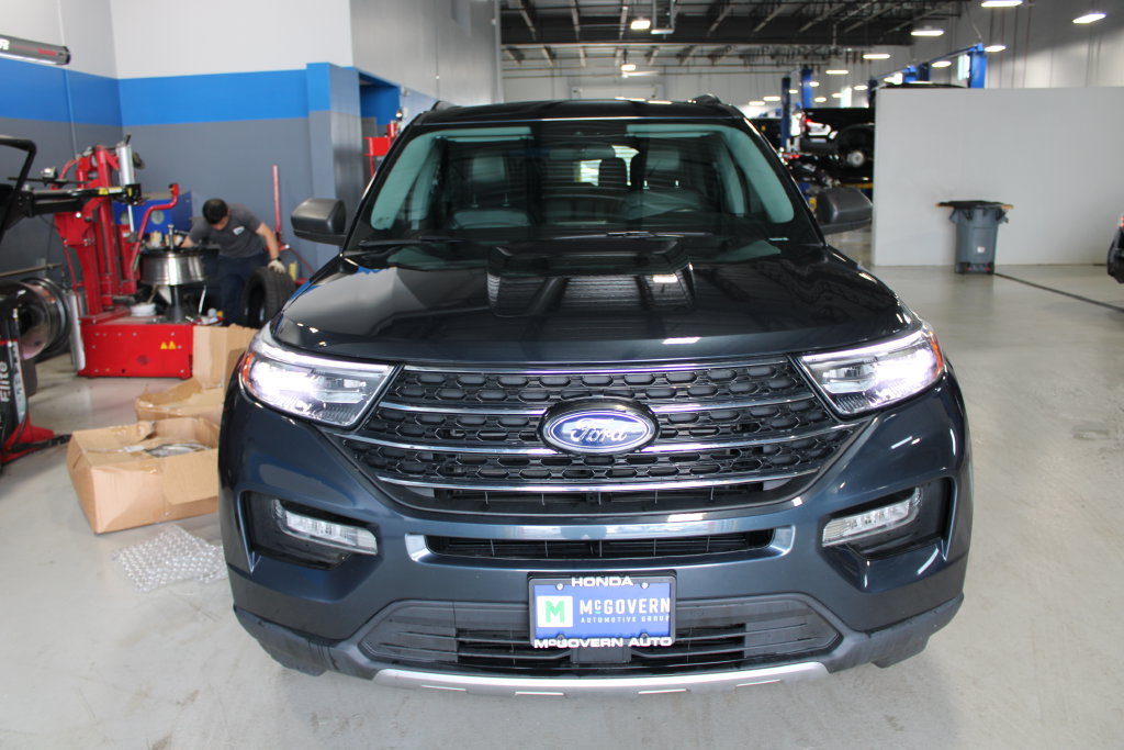 Used 2023 Ford Explorer XLT w/ Equipment Group 202A AWD/4WD image 2