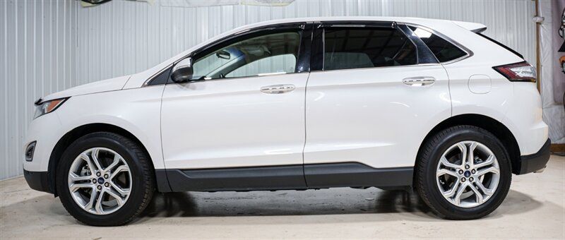 Used 2018 Ford Edge Titanium w/ Technology Package AWD/4WD image 2