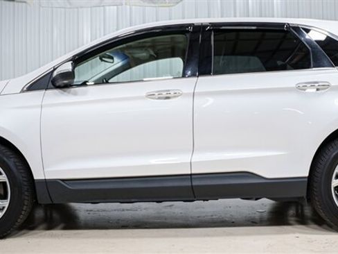 Used 2018 Ford Edge Titanium w/ Technology Package AWD/4WD image 2