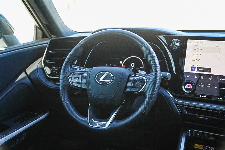 Used 2025 Lexus TX 500h AWD w/ Technology Package image 15