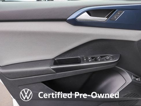Used 2023 Volkswagen Taos SE w/ Panoramic Sunroof Package FWD image 23