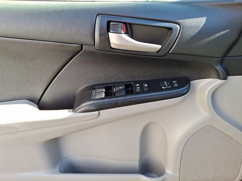 Used 2013 Toyota Camry LE image 11