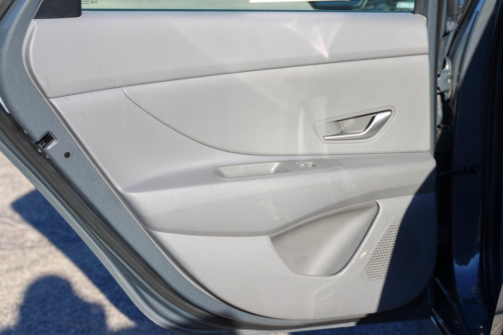 Used 2025 Hyundai Elantra Hybrid FWD image 12