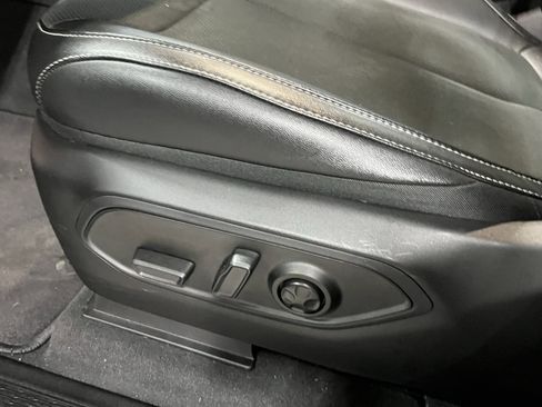 Certified 2025 Jeep Grand Cherokee Altitude image 15