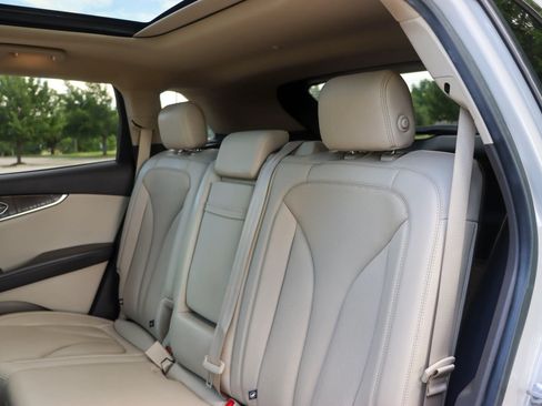 Used 2020 Lincoln Nautilus Reserve FWD image 17