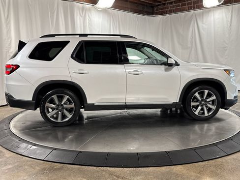 Used 2025 Honda Pilot Elite image 9