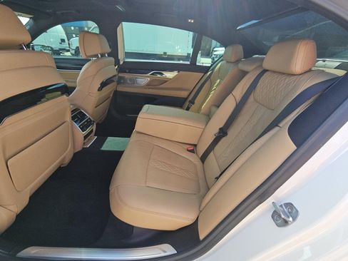 Used 2019 BMW 750i w/ Executive Package RWD image 5