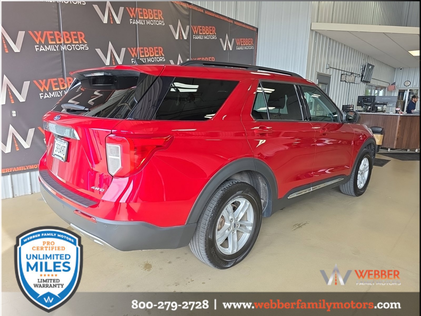 Used 2024 Ford Explorer XLT w/ Equipment Group 202A AWD/4WD image 4