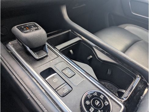 Used 2023 Nissan Pathfinder SL AWD/4WD image 21