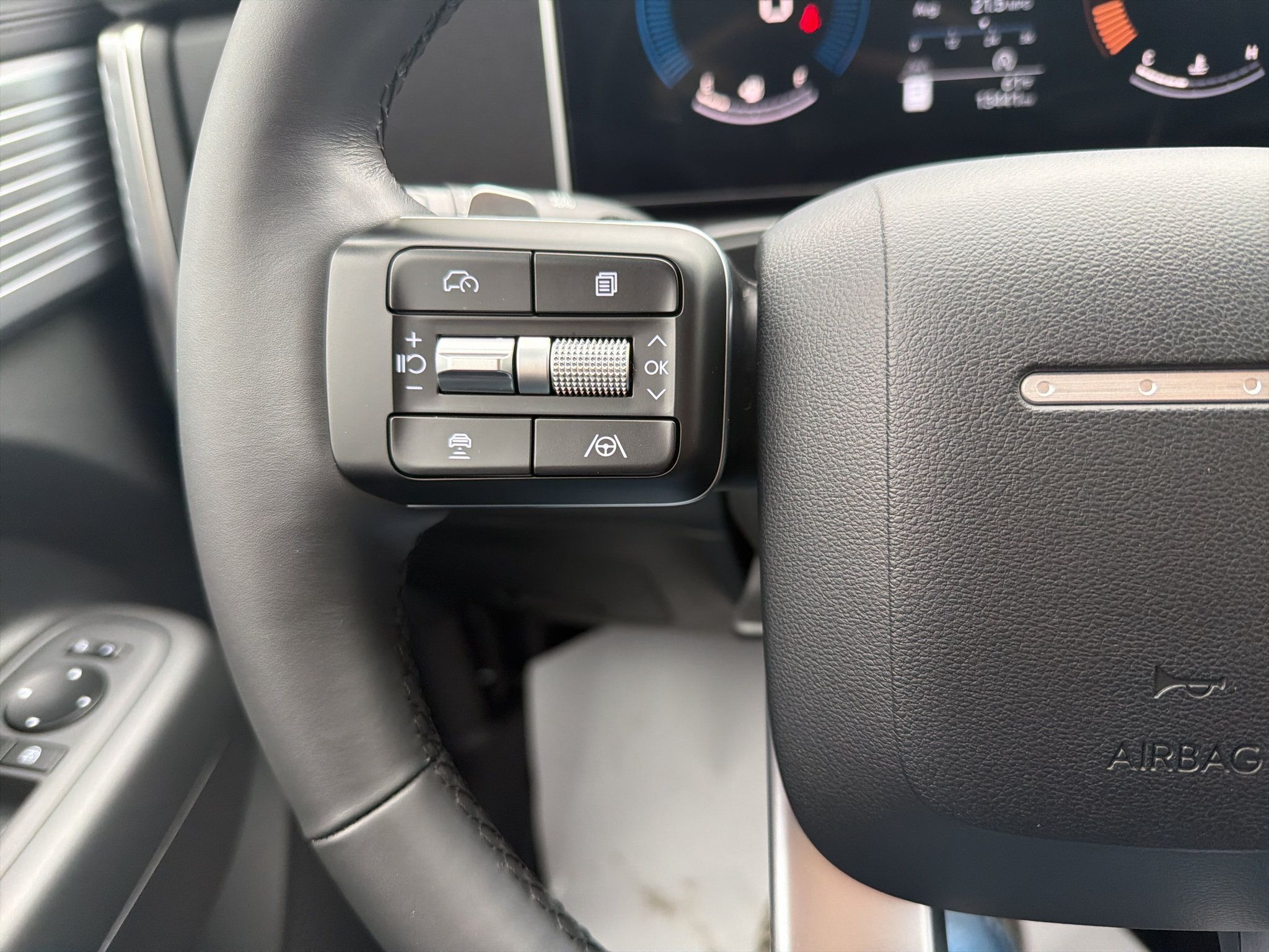 Certified 2025 Hyundai Santa Fe SE AWD/4WD image 16