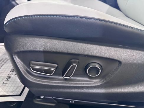 Used 2017 Toyota Prius Prime Premium image 11