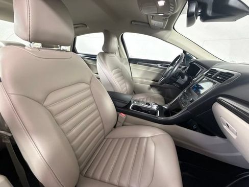 Used 2019 Ford Fusion SEL FWD image 29