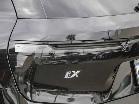 Used 2025 BMW iX xDrive50 w/ Premium Package AWD/4WD image 7