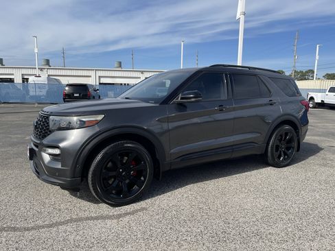 Used 2020 Ford Explorer ST w/ ST Street Pack image 7