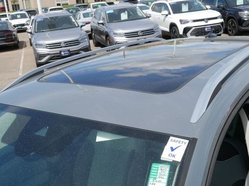 Certified 2023 Volkswagen Taos SE w/ Panoramic Sunroof Package AWD/4WD image 11