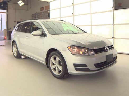 Used 2015 Volkswagen Golf TDI S FWD image 4