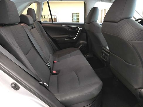 Used 2019 Toyota RAV4 LE w/ Carpet Mat Package AWD/4WD image 24