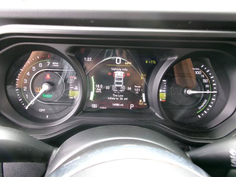 Used 2025 Jeep Wrangler Unlimited Sahara AWD/4WD image 16