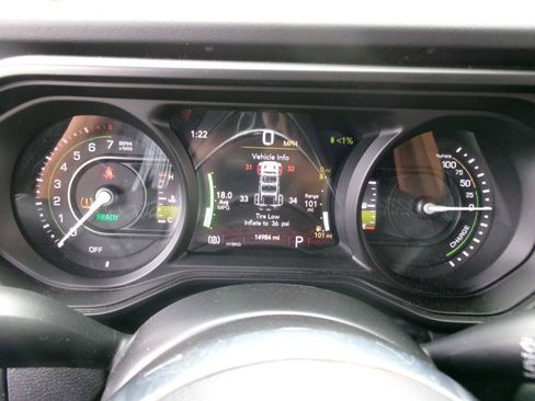 Used 2025 Jeep Wrangler Unlimited Sahara AWD/4WD image 16