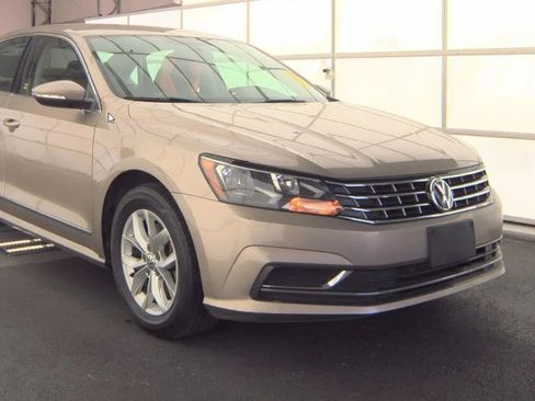 Used 2016 Volkswagen Passat 1.8T S image 4