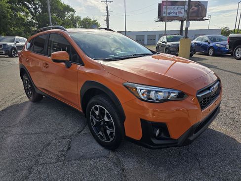 Used 2020 Subaru Crosstrek 2.0i Premium w/ Moonroof Package 1 AWD/4WD image 3