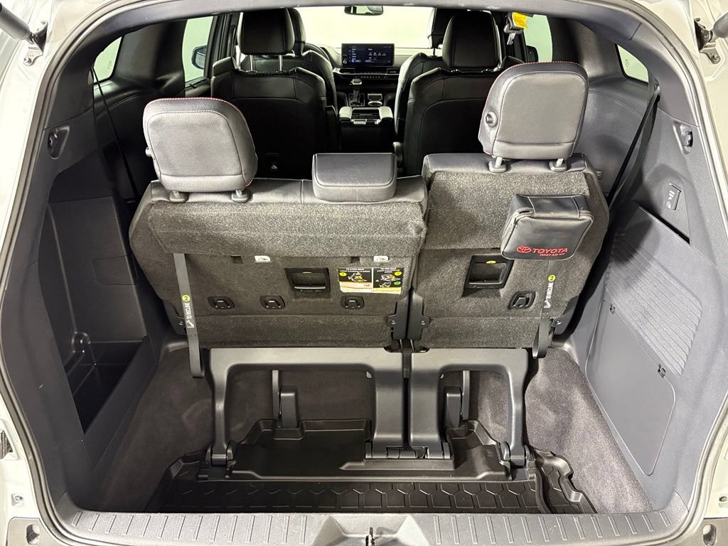 Used 2025 Toyota Sienna XSE AWD/4WD image 41