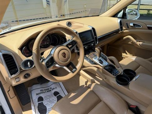 Used 2016 Porsche Cayenne AWD/4WD image 10