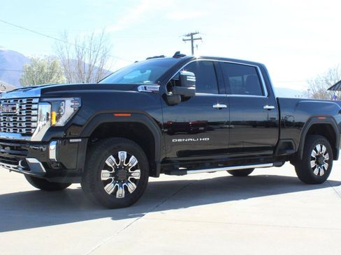 Used 2024 GMC Sierra 3500 Denali w/ Denali Reserve Package AWD/4WD image 28