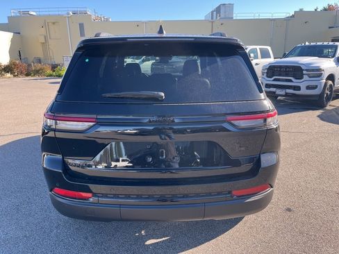 New 2025 Jeep Grand Cherokee Altitude image 6