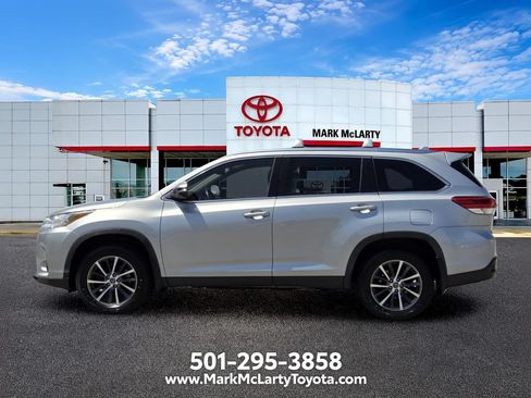 Used 2019 Toyota Highlander XLE AWD/4WD image 2