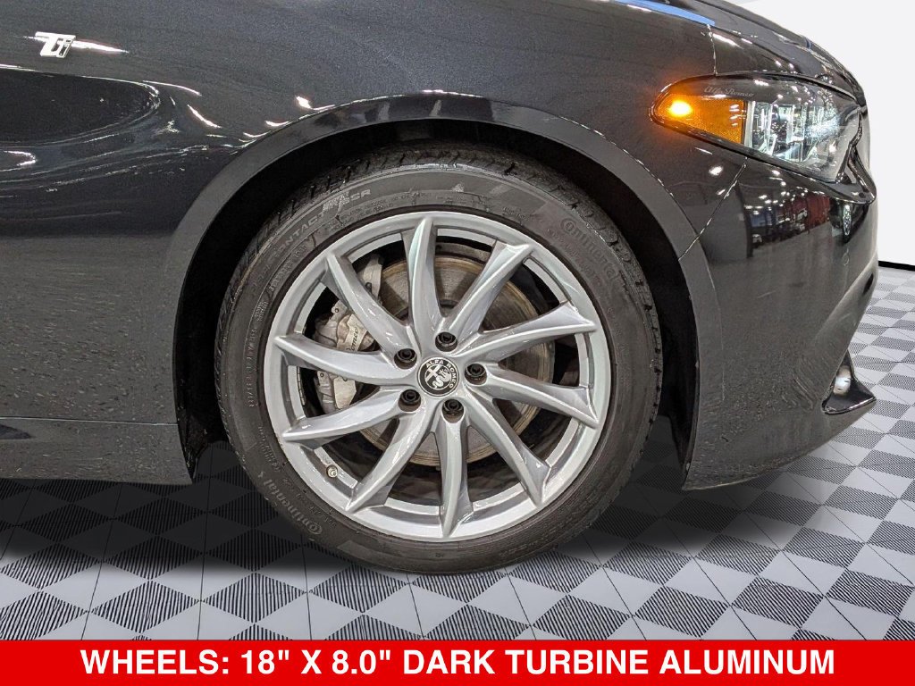 Used 2024 Alfa Romeo Giulia Ti AWD/4WD image 9