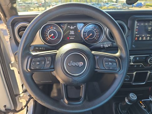 Used 2022 Jeep Gladiator Sport image 31