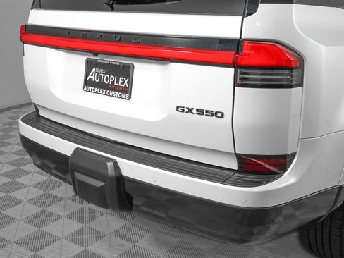 Used 2024 Lexus GX 550 w/ Accessory Package (2T) image 38