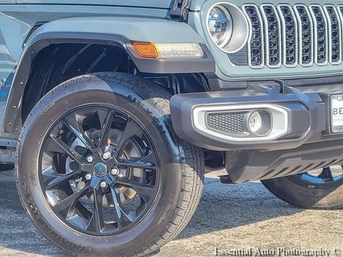 Used 2025 Jeep Wrangler Unlimited Sahara w/ Safety Group AWD/4WD image 4