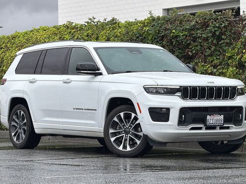 Used 2021 Jeep Grand Cherokee L Overland w/ Luxury Tech Group IV AWD/4WD image 2