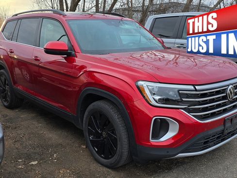 Used 2025 Volkswagen Atlas SE image 2