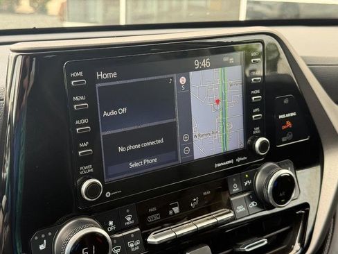 Used 2022 Toyota Highlander XLE FWD image 24