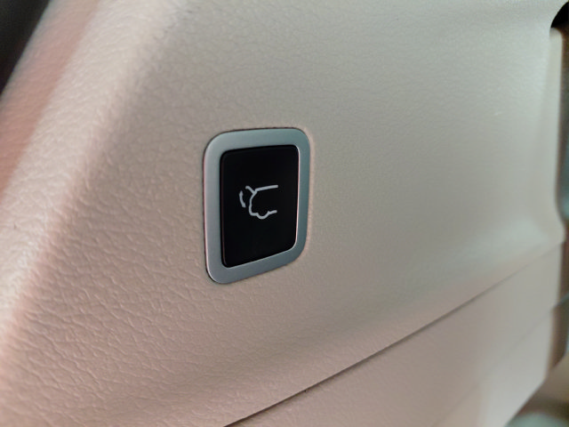 Used 2024 Chrysler Pacifica Touring-L FWD image 19