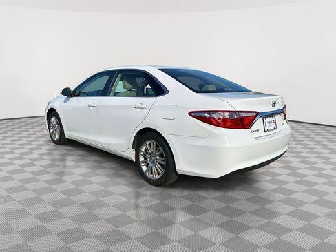 Used 2015 Toyota Camry LE image 5